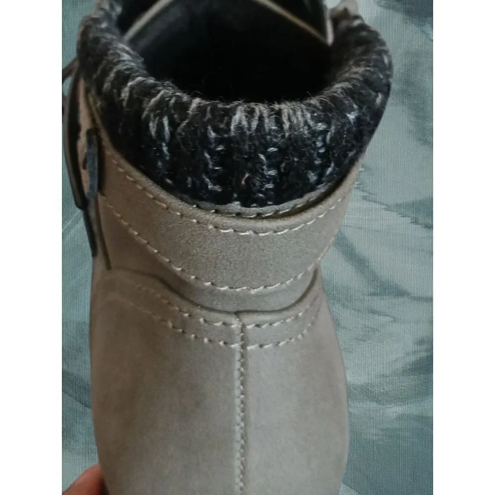 Sporto Womens Faux Suede Ankle Boots With Knit Collar & Lace-Up 7.5M gray color